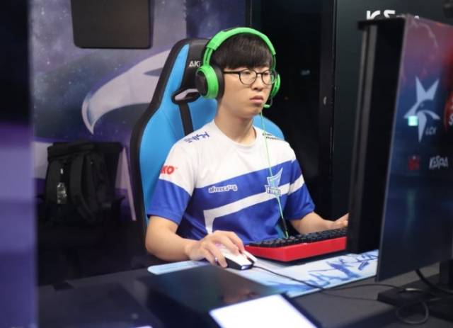 尤其是他在 尤其是他在