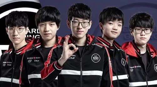 拉近了与球 拉近了与球